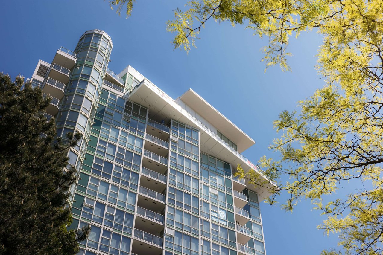 2106-1077 Marinaside Cres