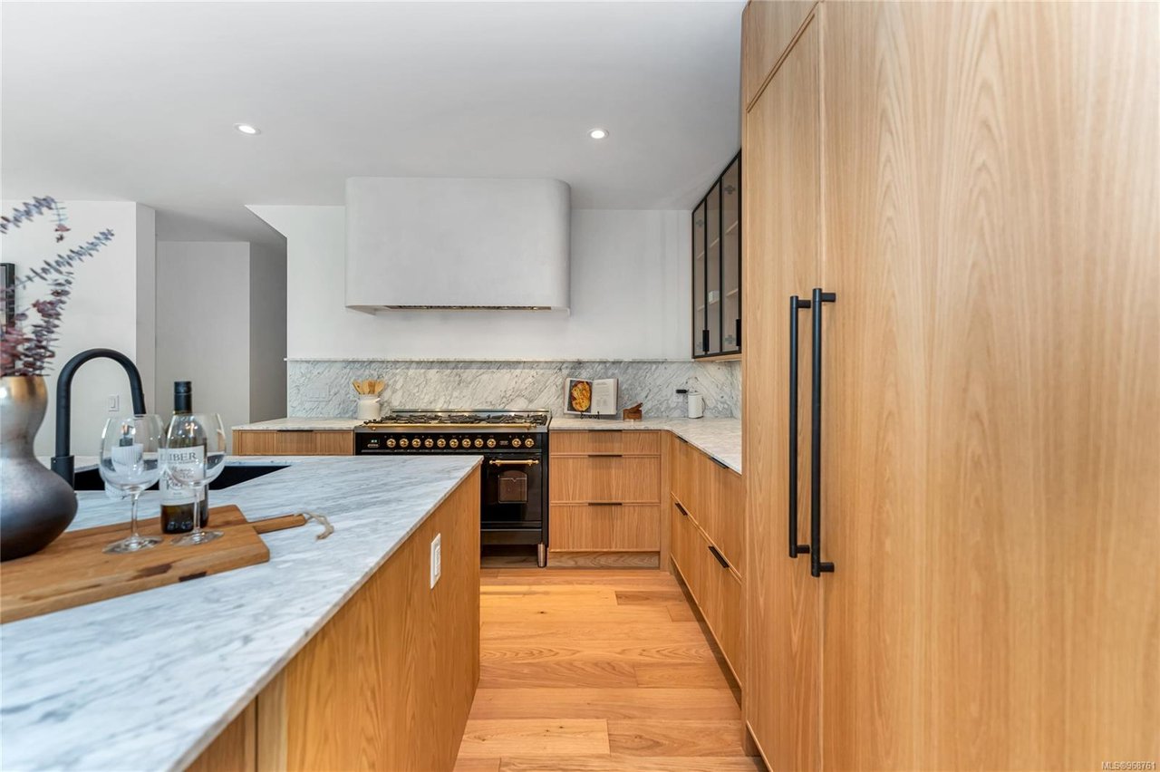 736 Falkland Rd, Oak Bay