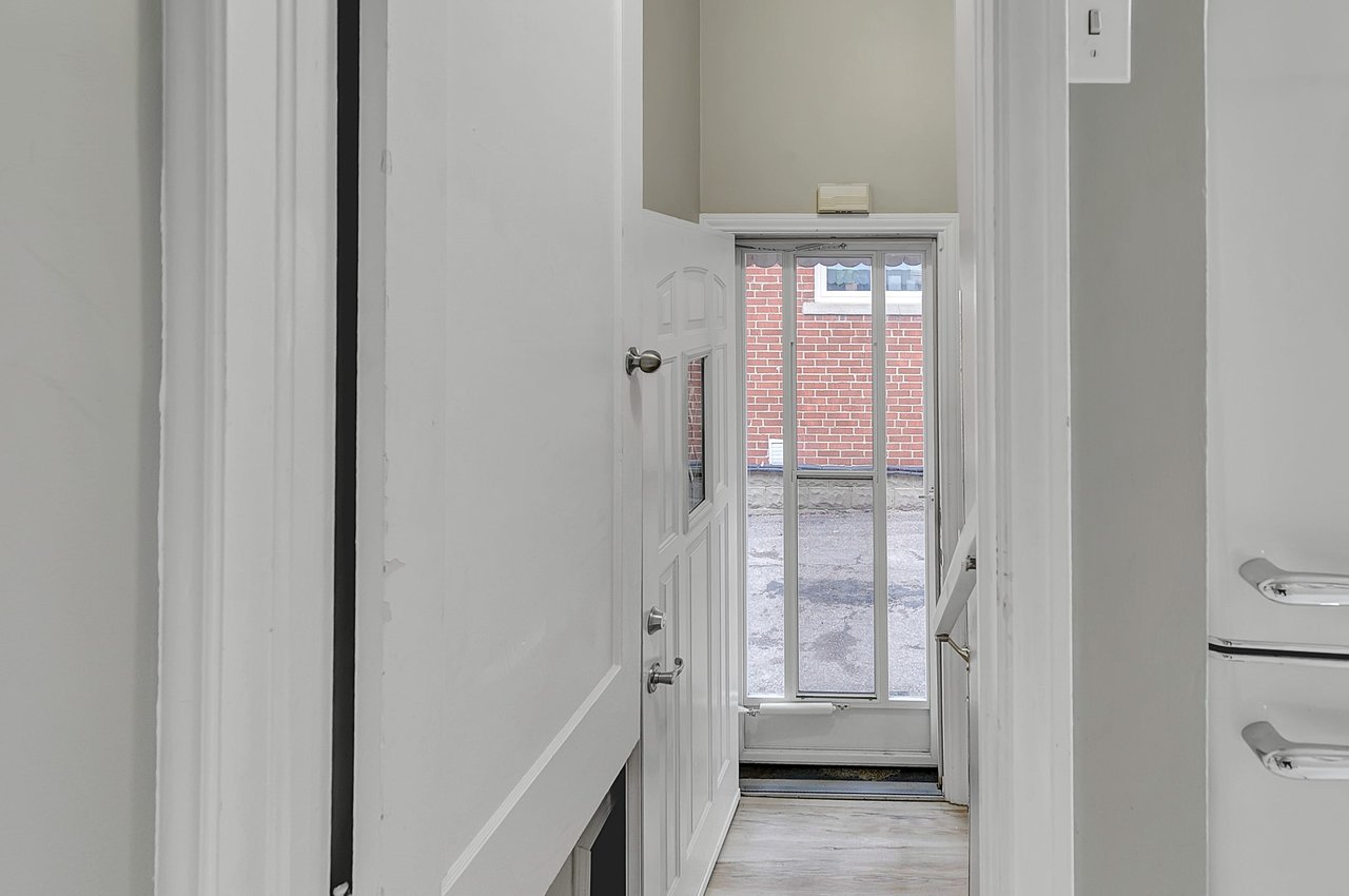 44 Elizabeth St S