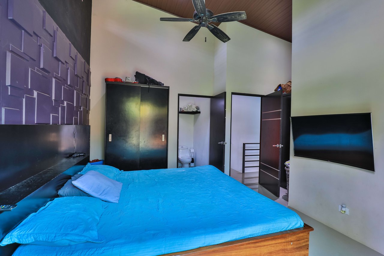 Apartment Hotel with Owners Suite, Fantastic Oportunity for Hostel in Uvita 