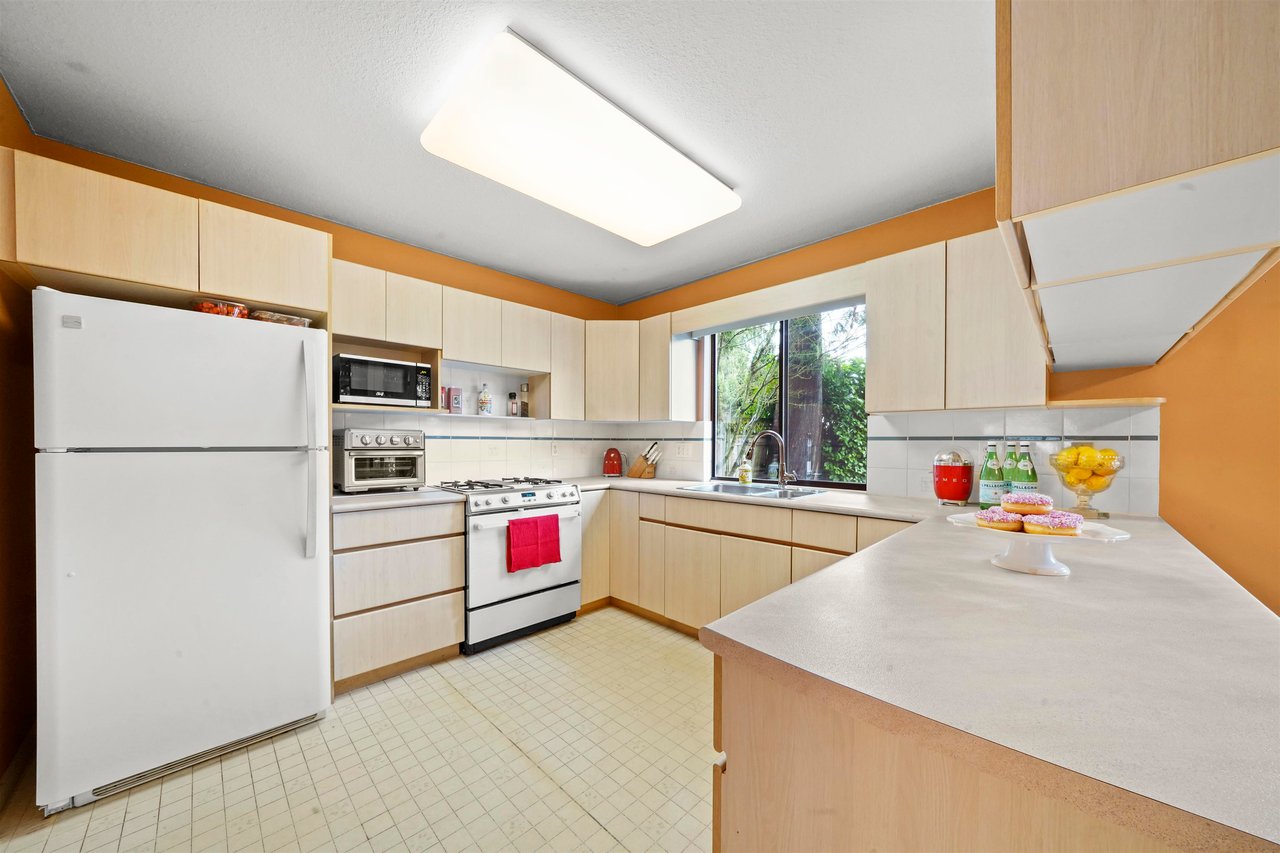 1106 Lombardy Dr
