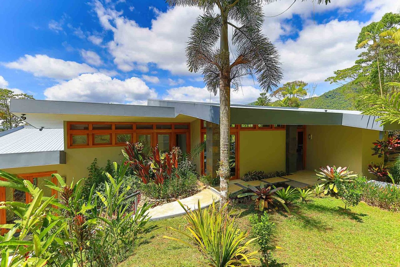 Luxurious Mountain Villa Retreat, Perez Zeledon, San Jose