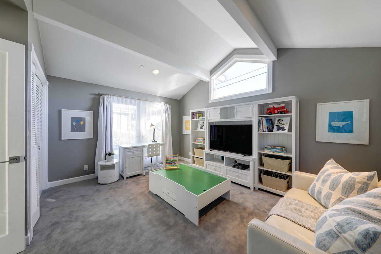 51 Mercury Ave
