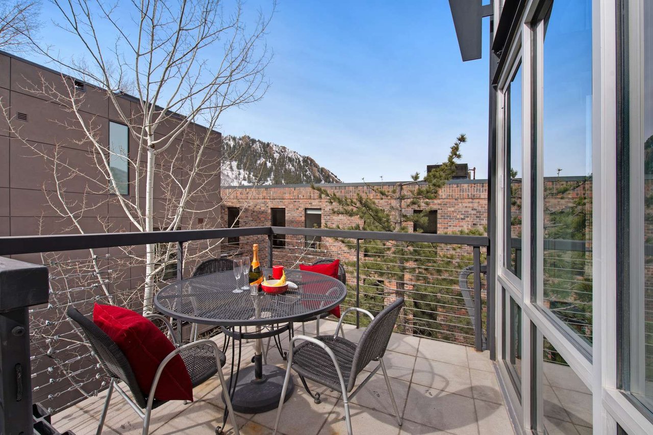 Electrifying views of Shadow Mountain in Aspen 