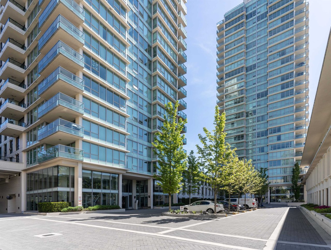 1605-2200 Douglas Rd