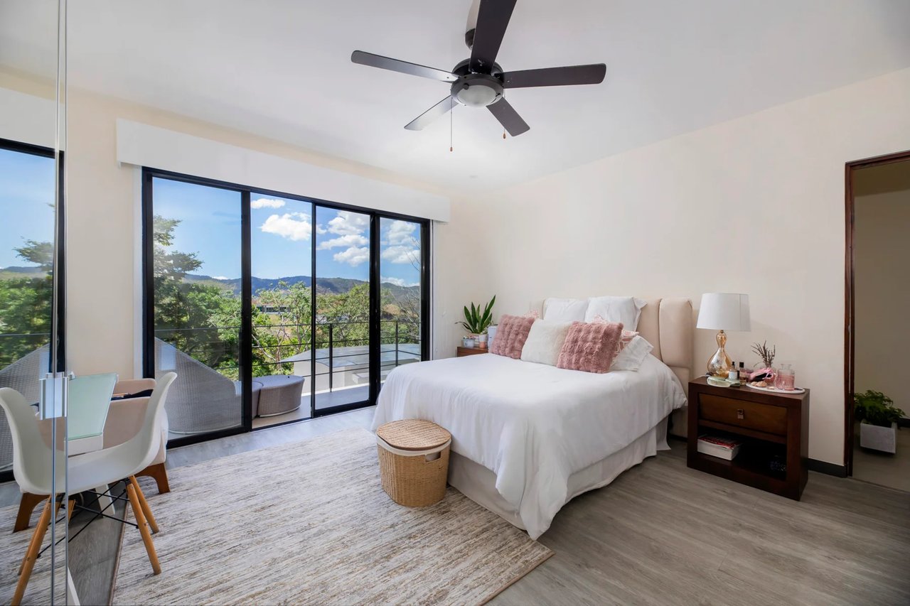 Modern Mountain View Home, Ciudad Colon, San Jose