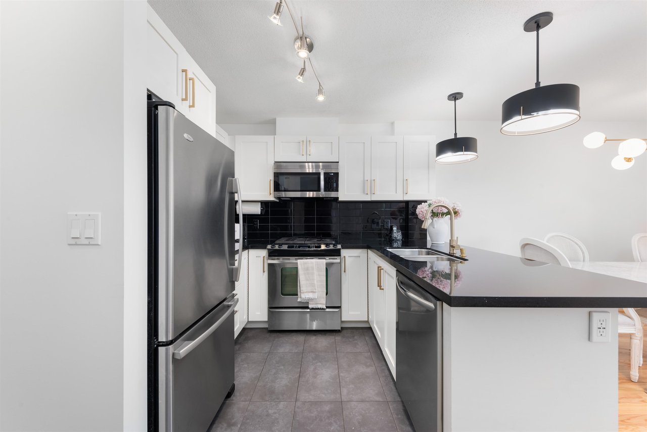 206-2133 Douglas Rd