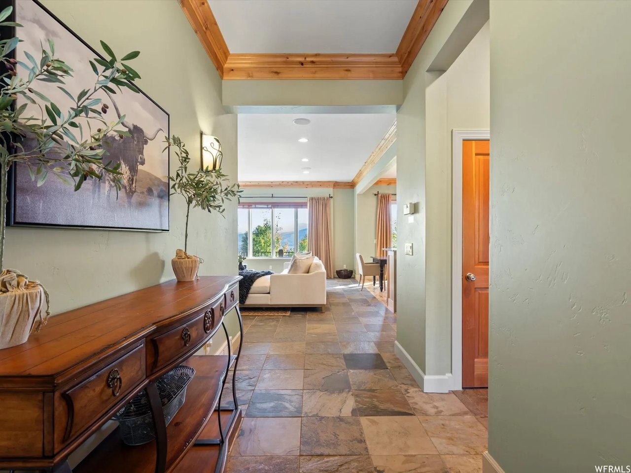 5823 E Elkhorn Dr