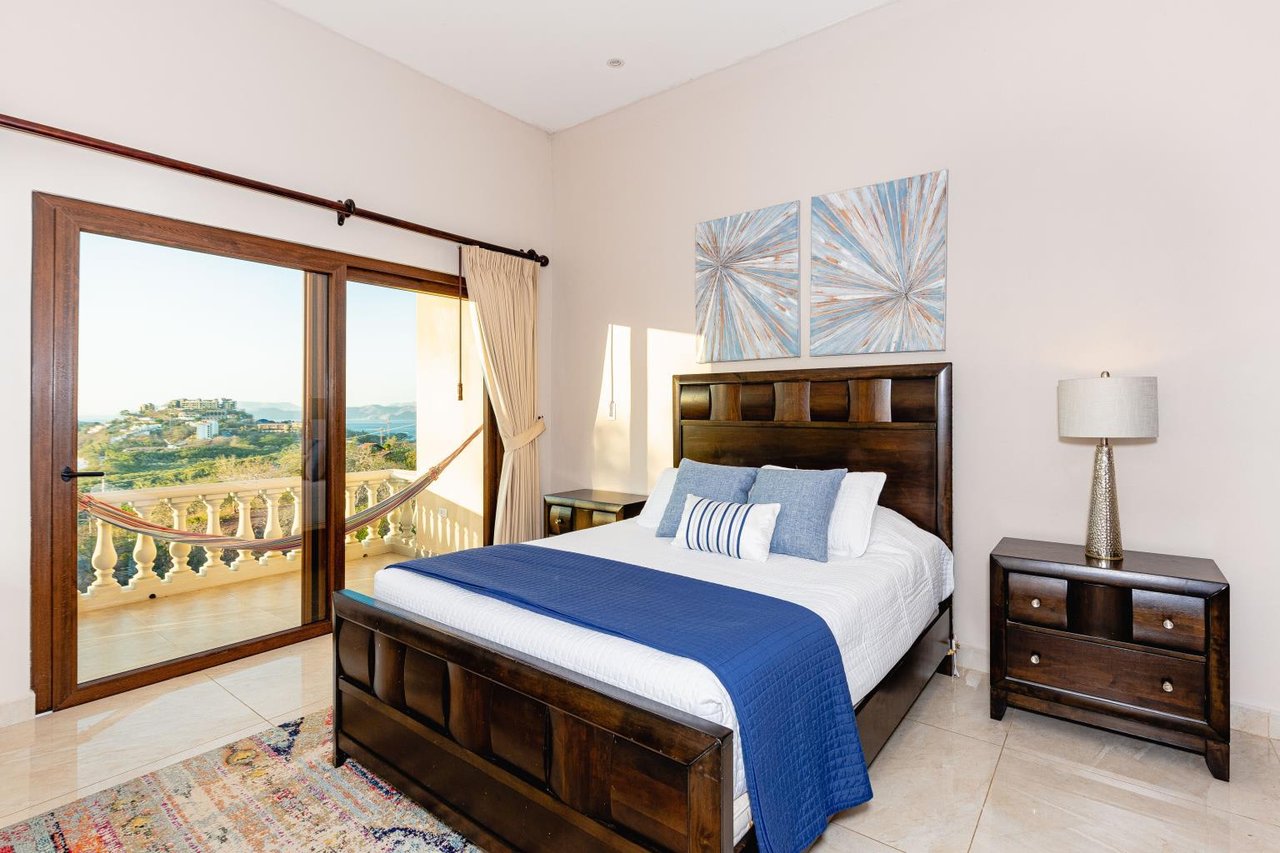 Luxury 6 BR Villa in Flamingo, Incredible Views | Starting At $1,350.00 Daily