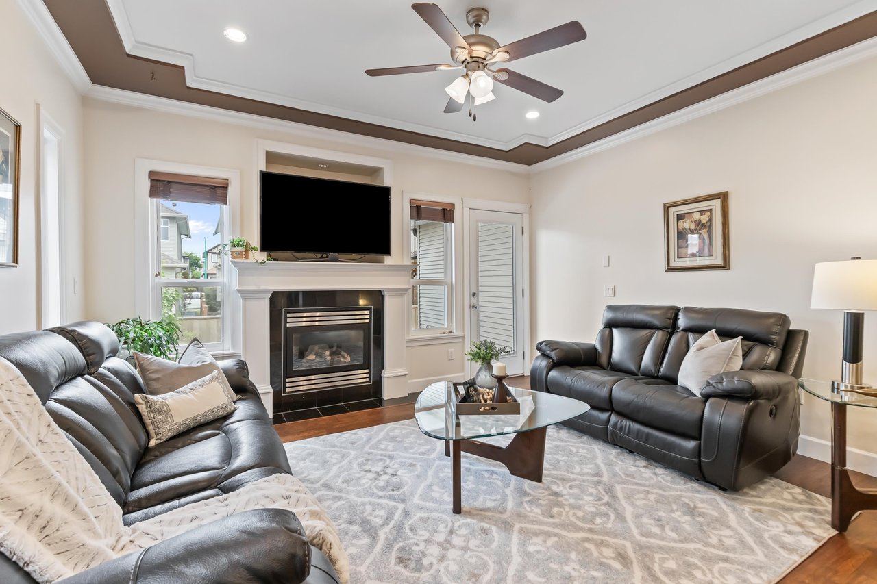 18979 70 Ave