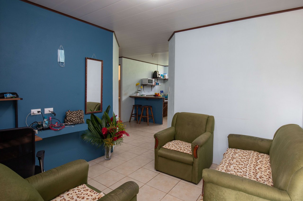 Apartment Hotel with Owners Suite, Fantastic Oportunity for Hostel in Uvita 