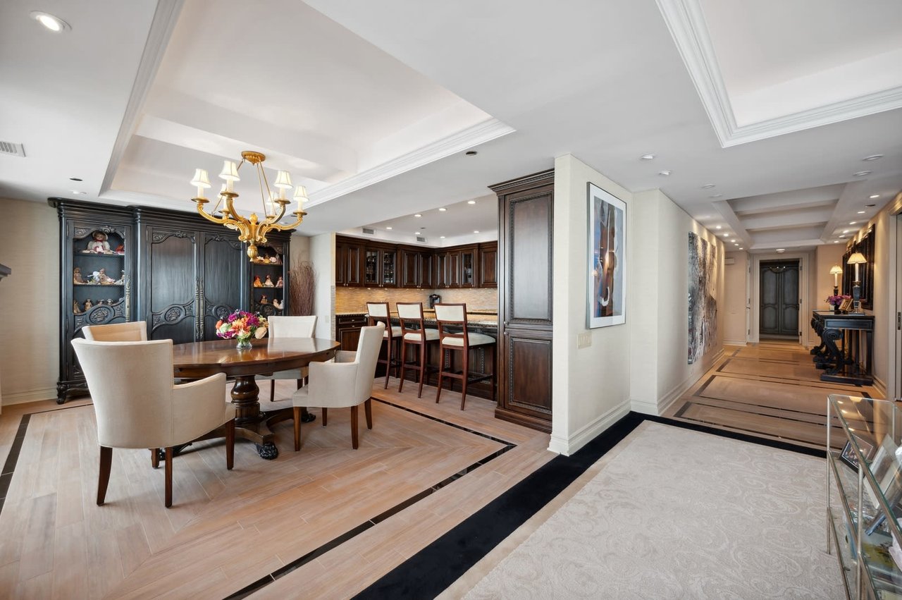 180 E PEARSON Street Unit: 4504
