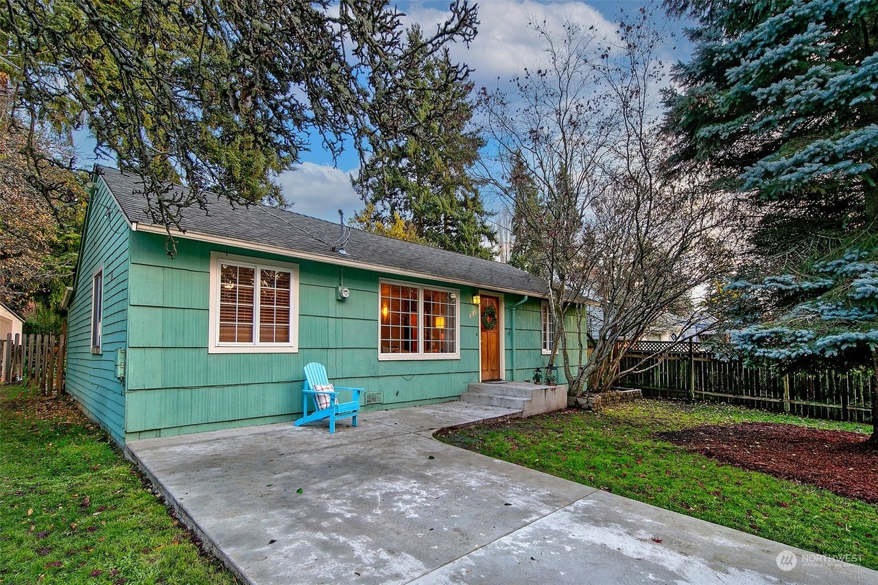 13756 Densmore Ave