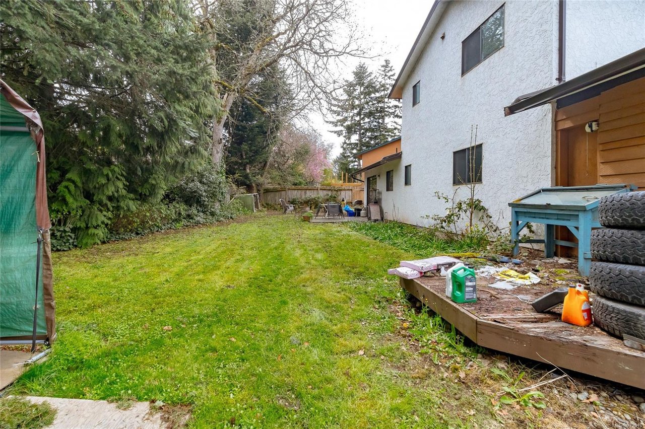 2838 Acacia Dr