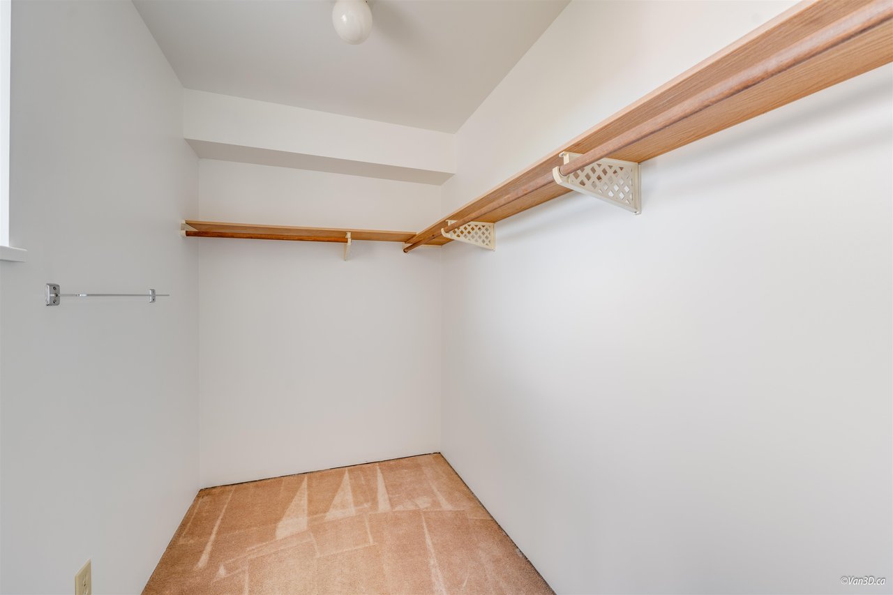 3-225 W 15th St