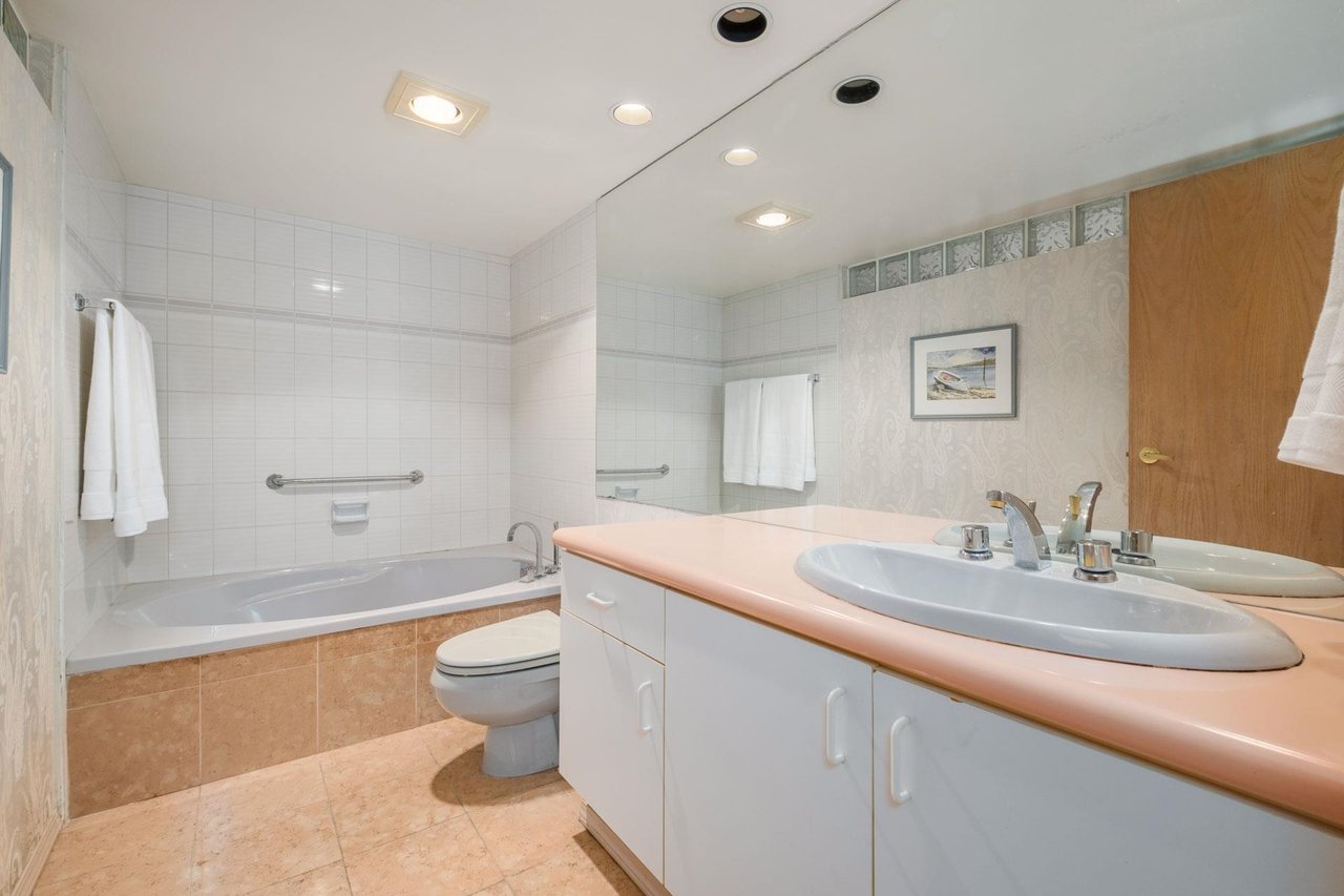 101-1427 Duchess Ave