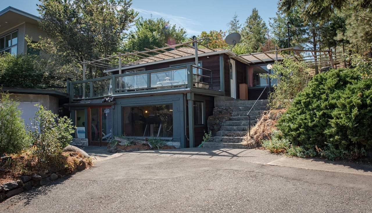 209 E Eugene Ave