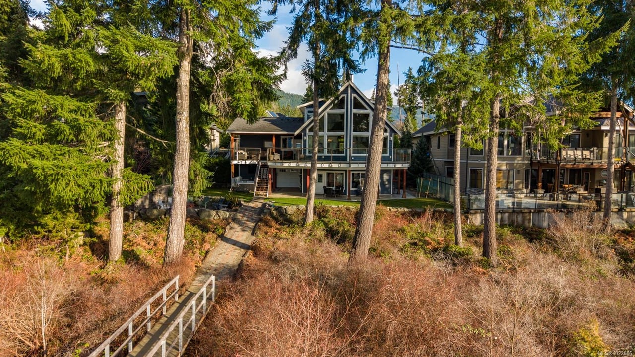 7364 Lakefront Dr, Lake Cowichan