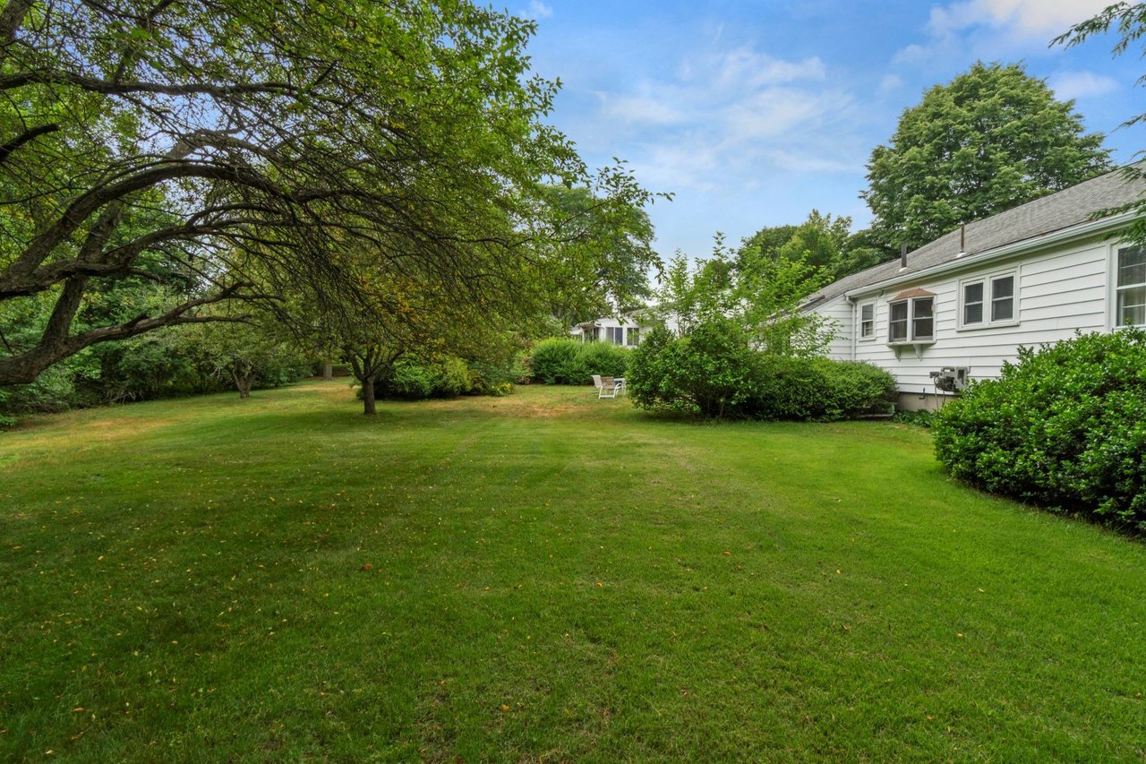 41 Lawrence Ln
