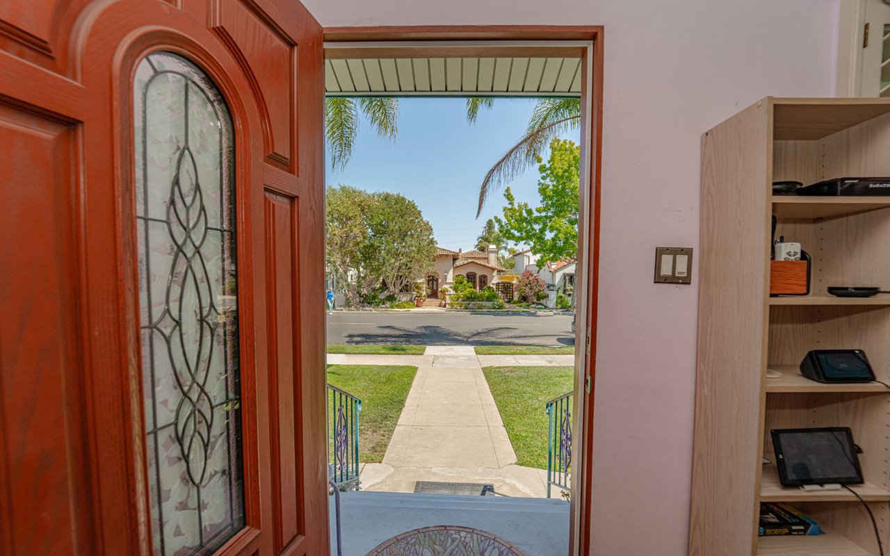 305 Roycroft Avenue