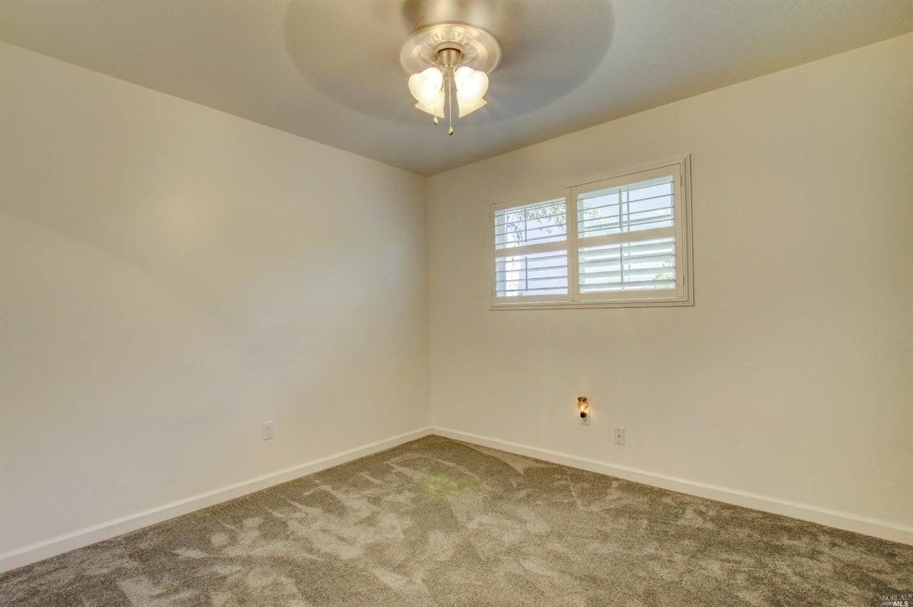 1617 Caulfield Ln