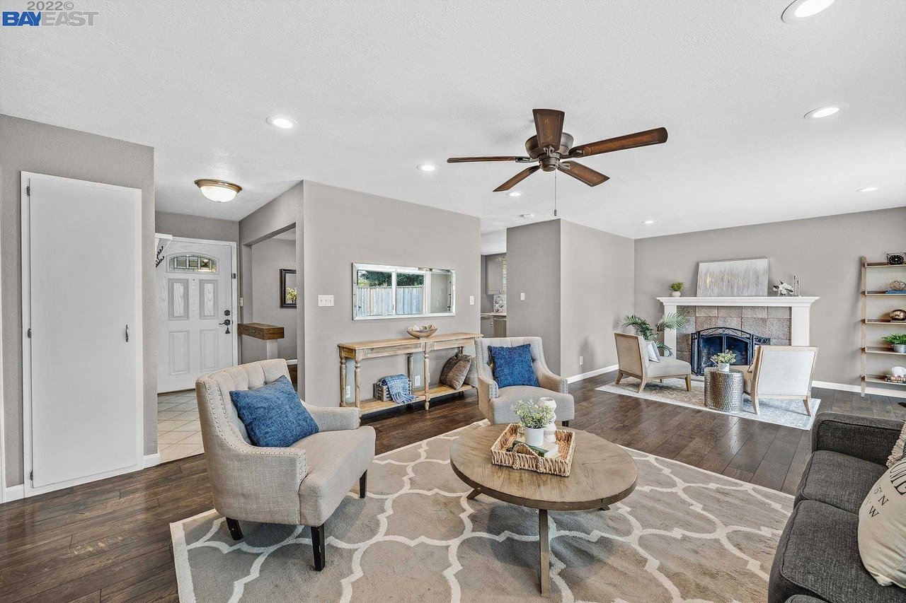 7811 Hazelnut Dr