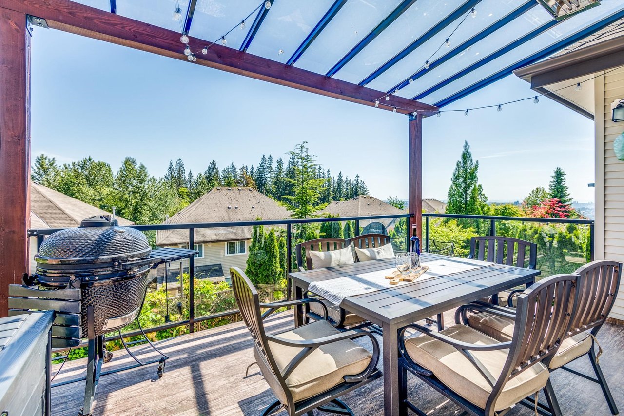 12 Greenleaf Dr