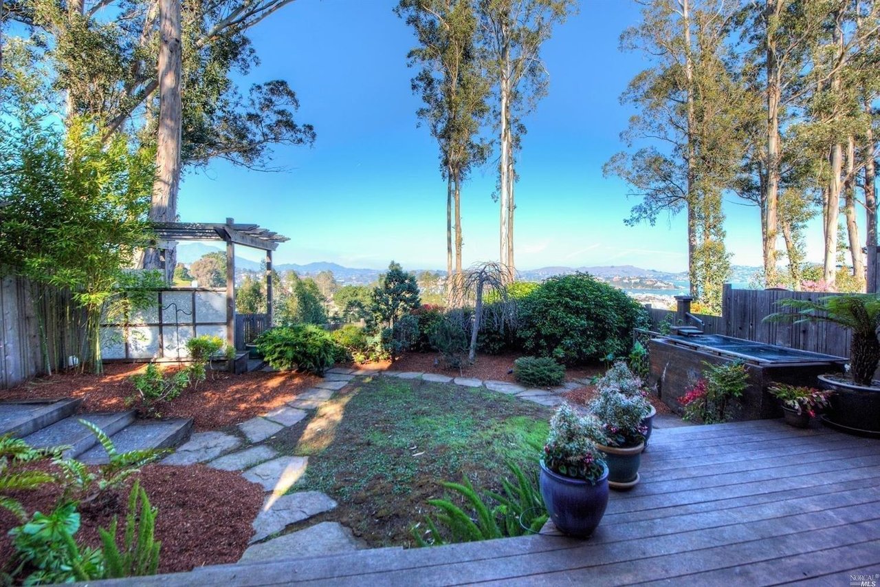62 Lincoln Dr