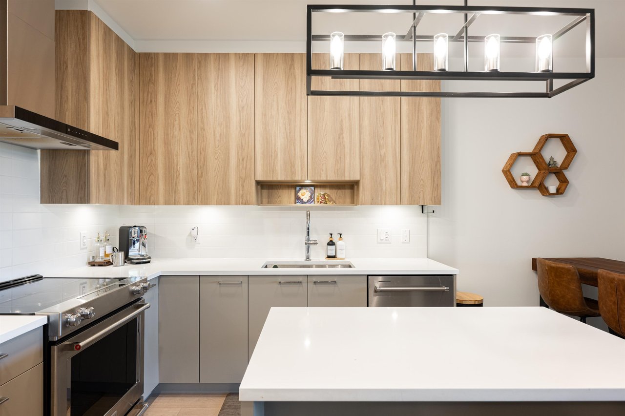 412-7588 16th St