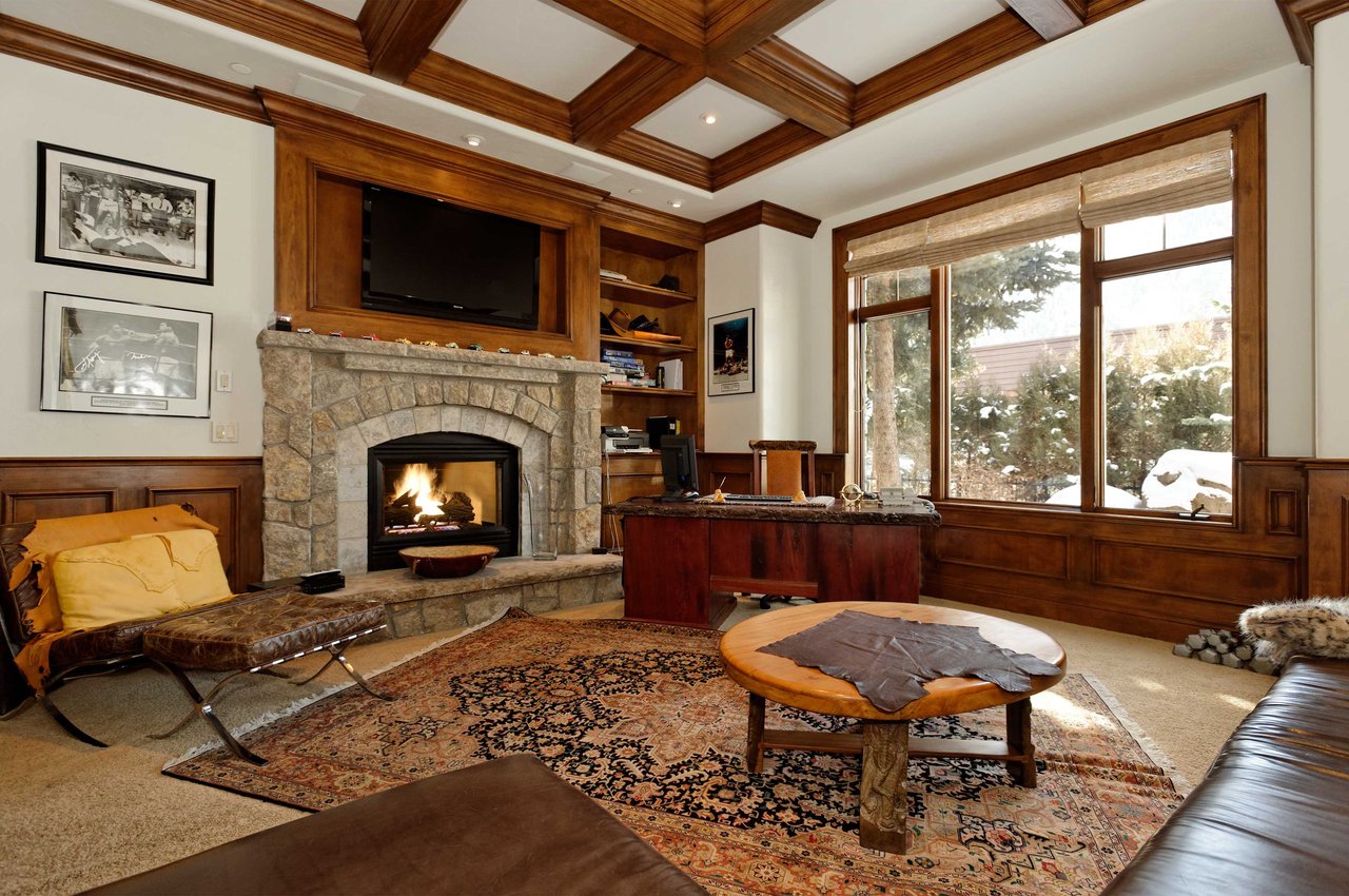 Amazing Townhome Just One Block from the Aspen Mountain Gondola