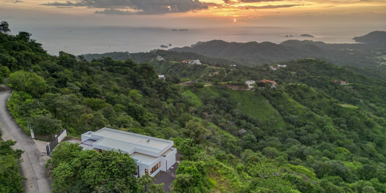 Ocean View Casa Encima