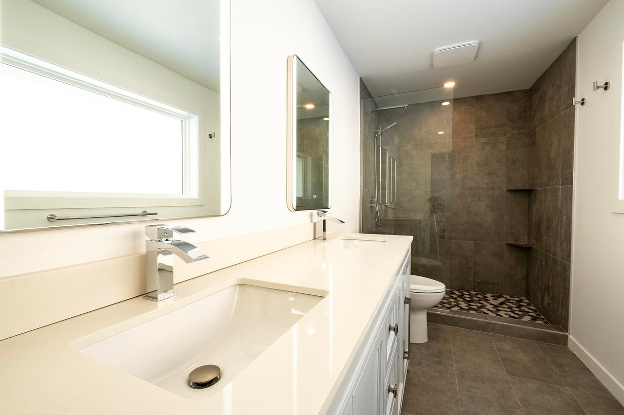 5758 Sargeant Bay Heights Rd