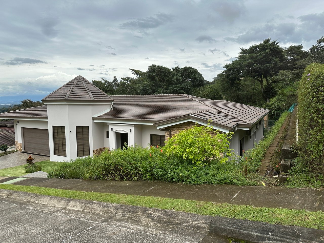 Single Level Gated Home, Ciudad Colon, San Jose
