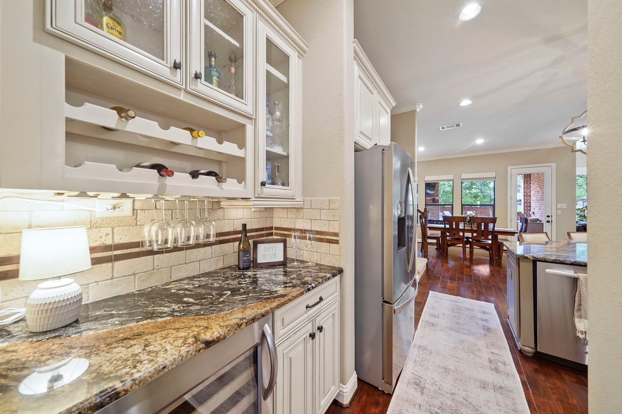 SpyGlass Classic Beauty...Montgomery ISD ~ 5 bedrooms with Backyard Oasis