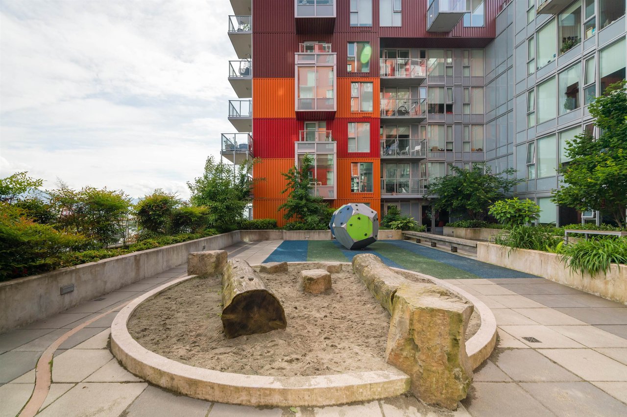 303-933 E Hastings St