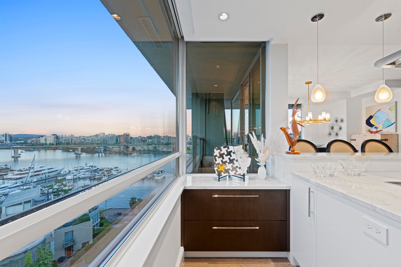 1006-1288 Marinaside Cres