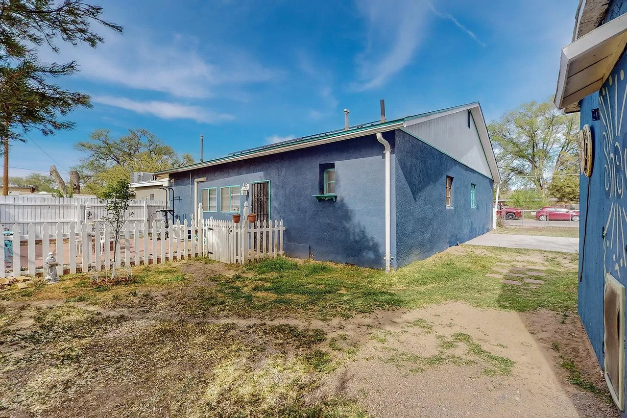 847 Arthur Dr SW