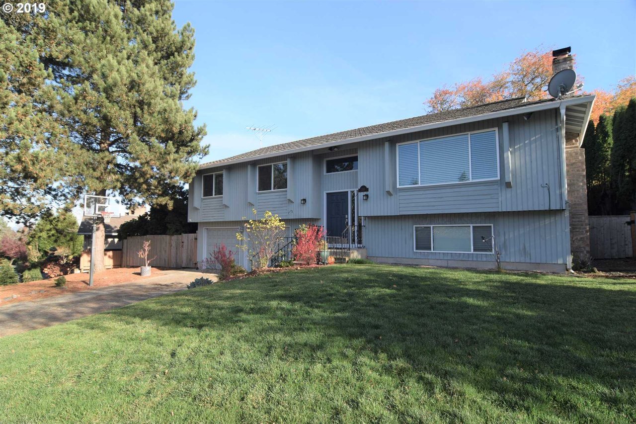 2151 Club House Dr