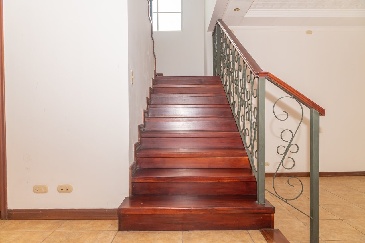 Colonial Gated Community Villa, Curridabat, San Jose
