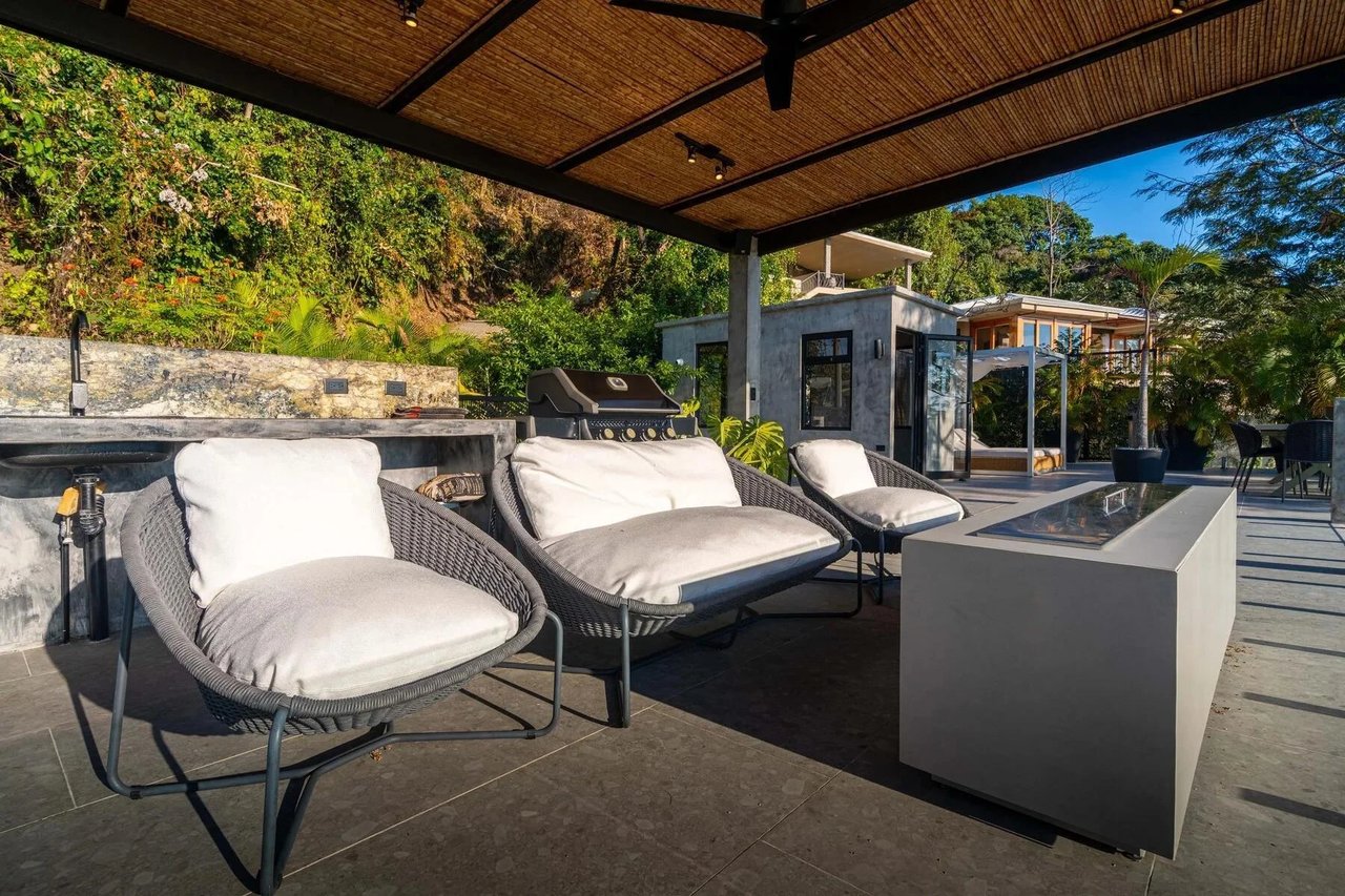 Rooftop Pool Modern Luxury Estate, Manuel Antonio, Puntarenas