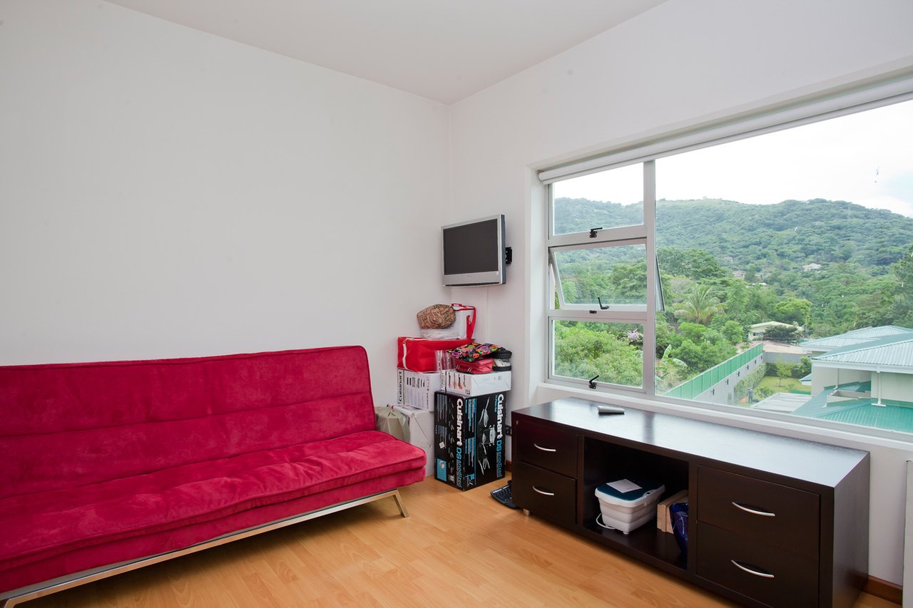 Mountain View Contemporary Apartment, Escazu, San Jose