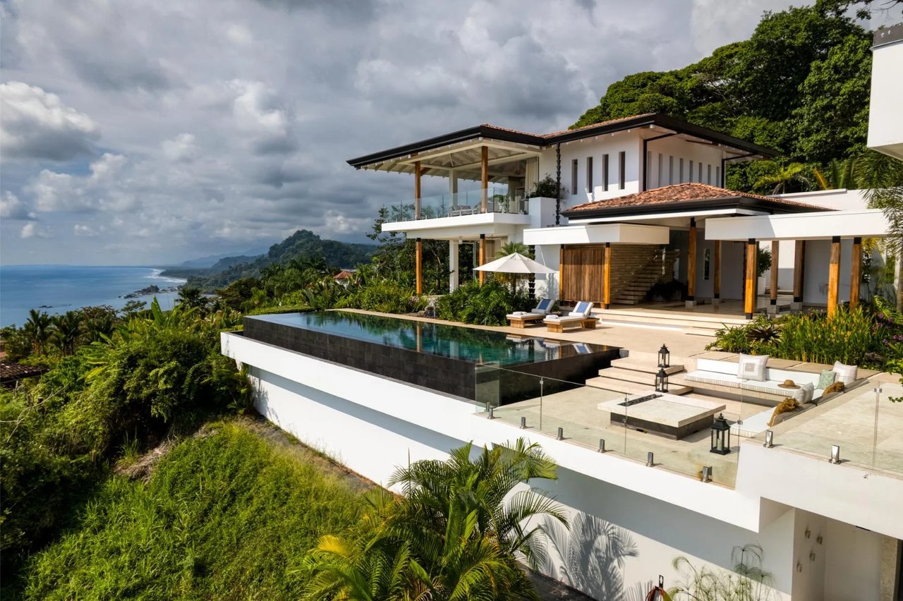 Contemporary Coastal Infinity Villa, Dominical, Puntarenas
