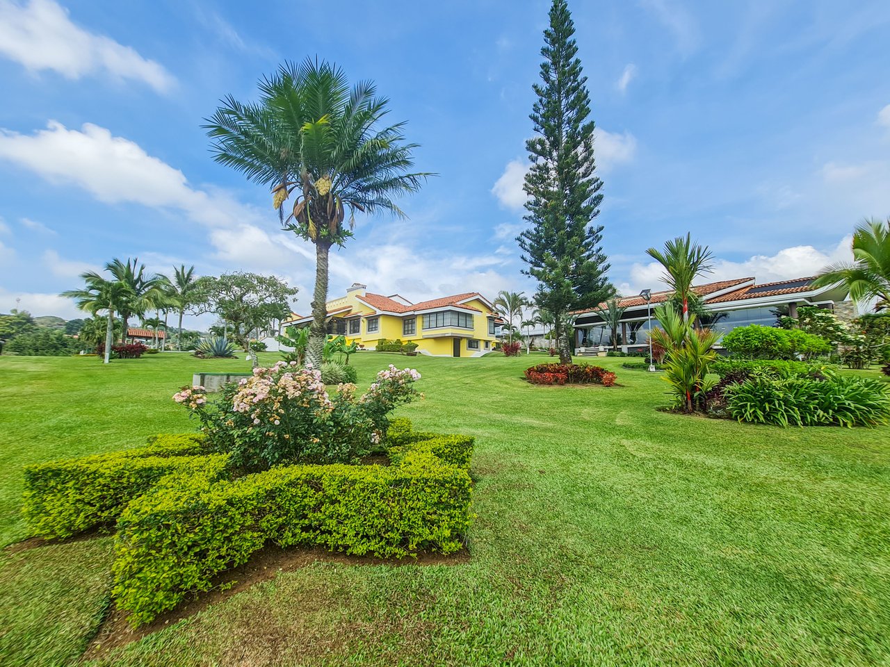 Colonial Estate With Indoor Pool, Heredia