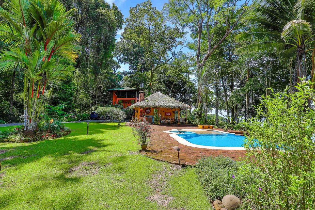 Private Ocean View Estate Quaint 2 level home and idyllic pool