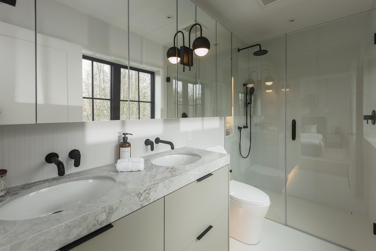 1-240 E 37th Avenue, Vancouver