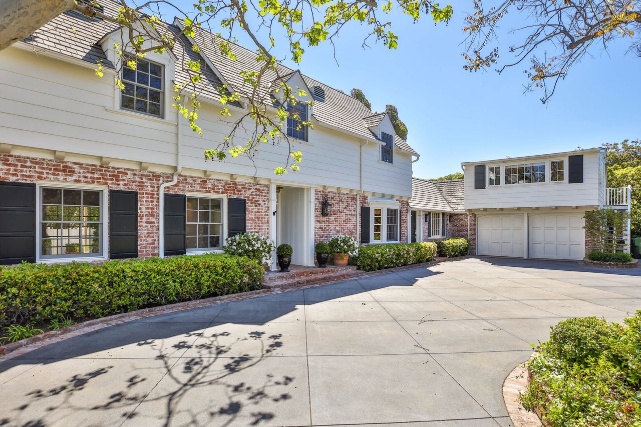 Williamsburg Colonial in Brentwood