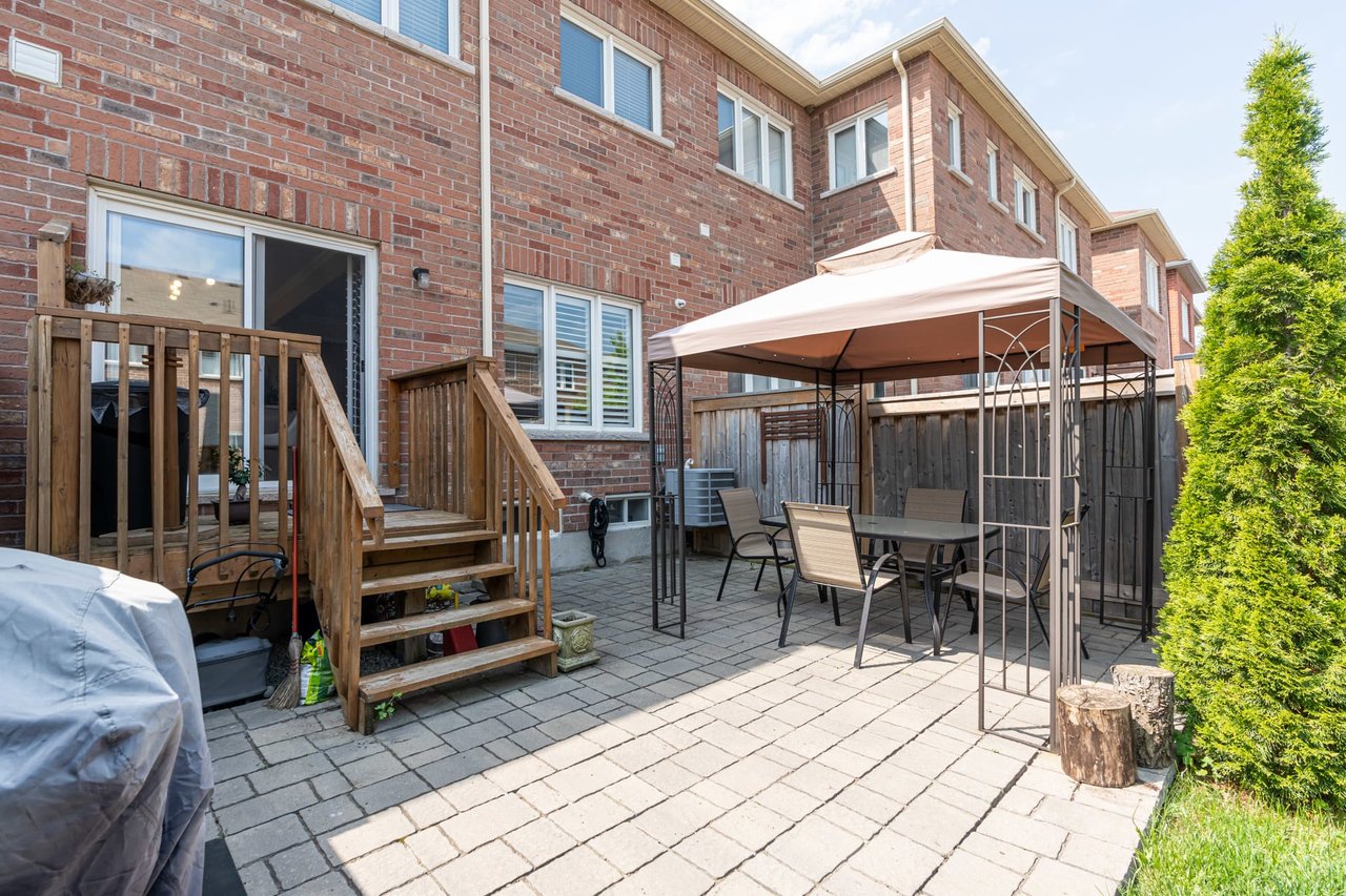 26 Black Locust Dr