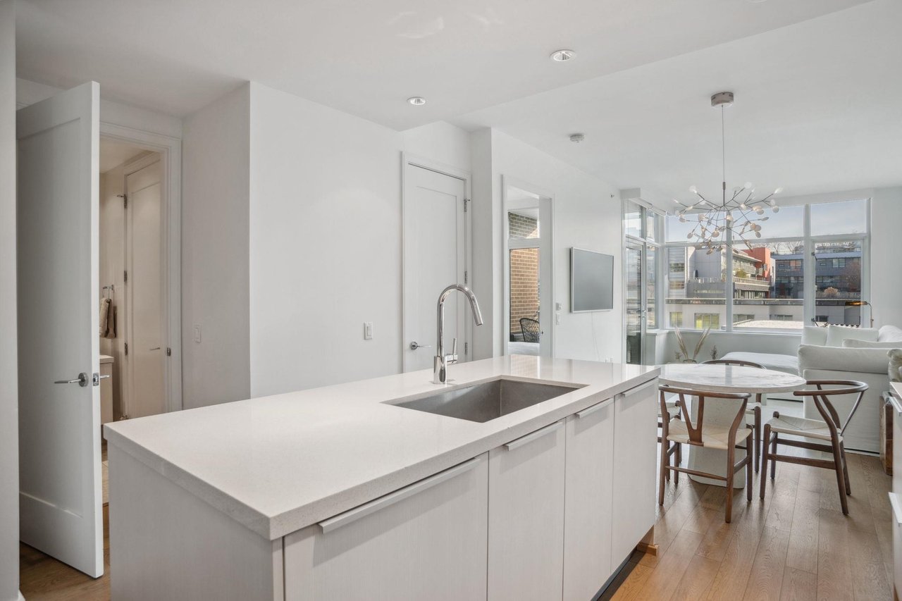 602-181 W 1st Ave