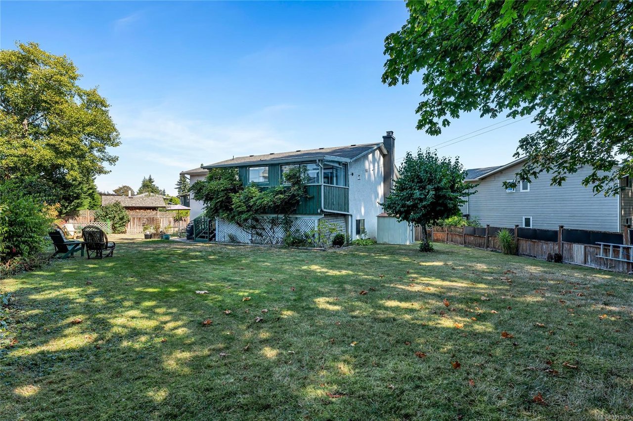 7678 Grieve Cres
