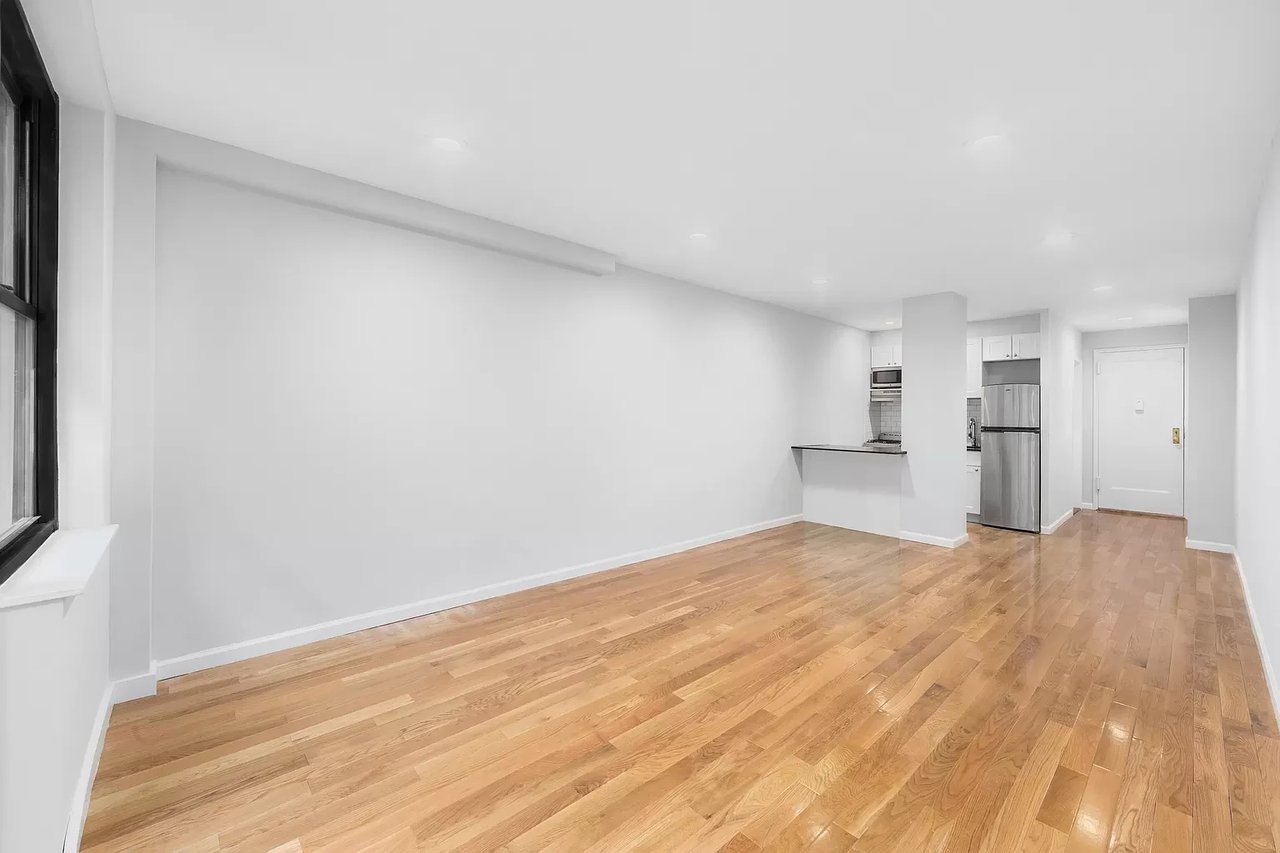 212 E 77th St APT 1H